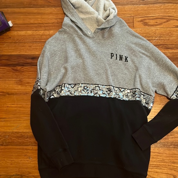 XS hoodie ONLY SELLING THIS WEEK - Picture 1 of 1